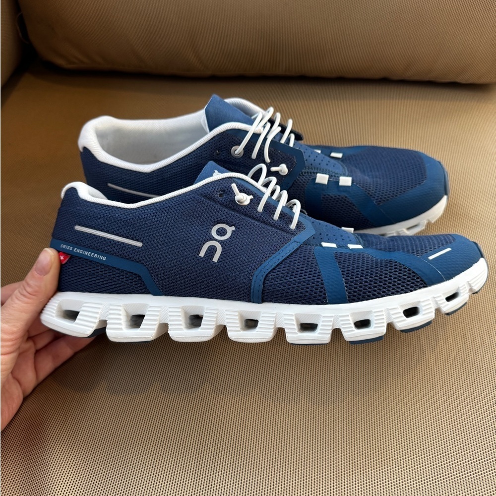 On Cloud Navy White Running Shoes Women’s US W10 EU 42 Swiss Engineering - Picture 9 of 14